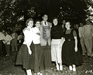 Image description is not available for 1955.092